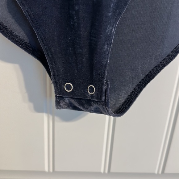 Women’s American Eagle Velour Bodysuit - Picture 3 of 6